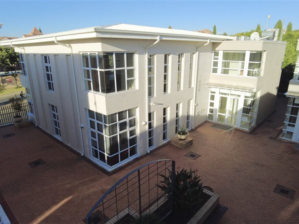 261  m² Commercial space in Lonehill
