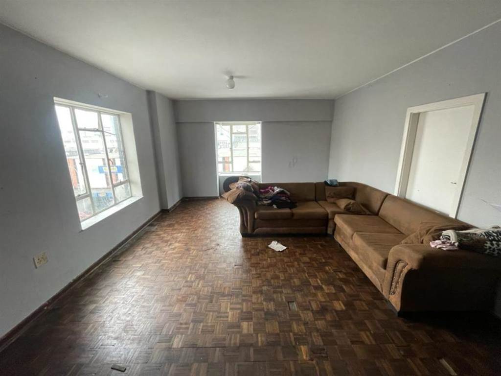 Bachelor apartment in Durban CBD photo number 2