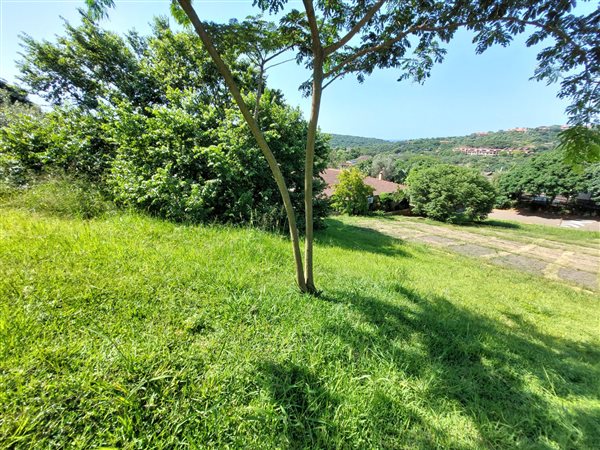 1 400 m² Land