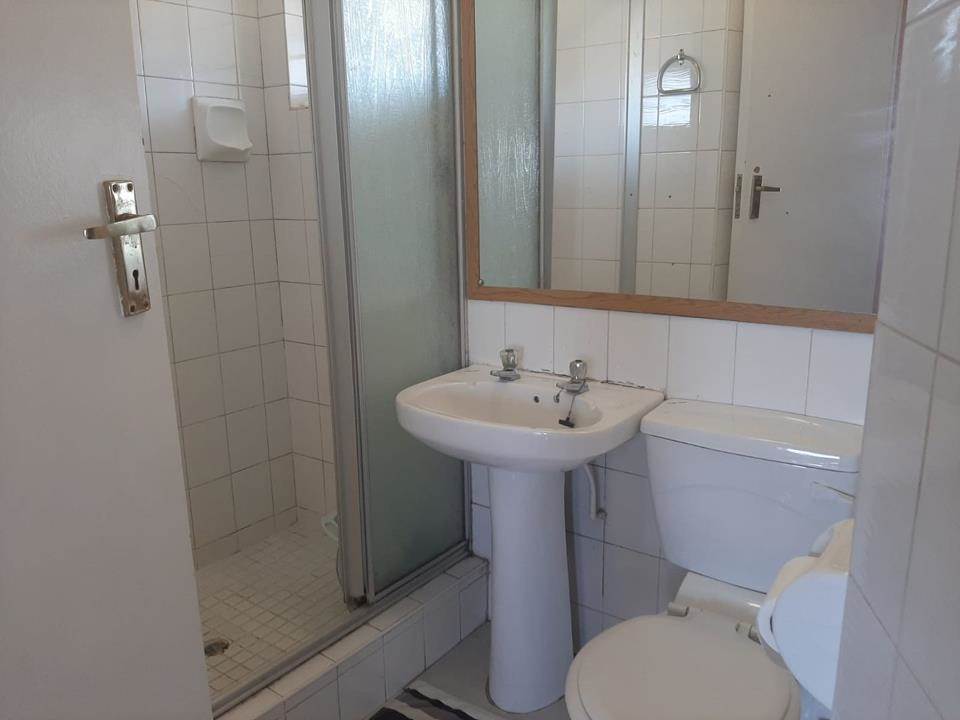 2 Bed Apartment in Winklespruit photo number 8