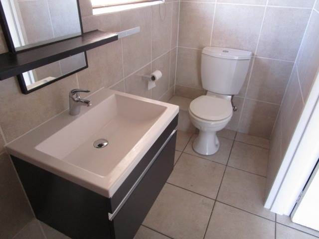 2 Bed Apartment in Greenstone Gate photo number 11