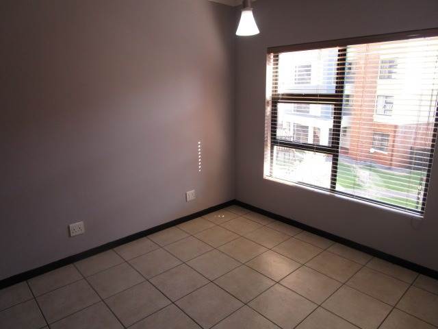 2 Bed Apartment in Greenstone Gate photo number 9