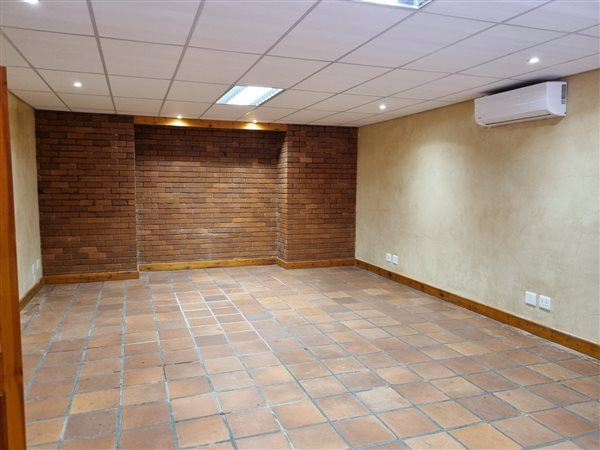 258  m² Commercial space