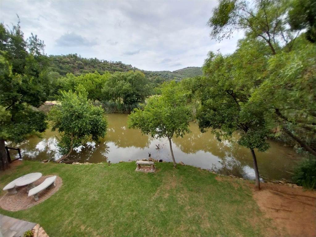 3 Bed Townhouse in Hartbeespoort Dam photo number 28