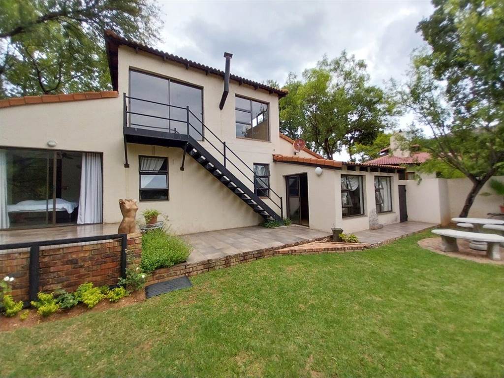 3 Bed Townhouse in Hartbeespoort Dam photo number 26