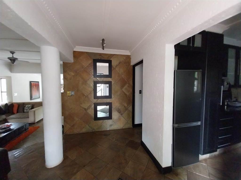 3 Bed Townhouse in Hartbeespoort Dam photo number 7