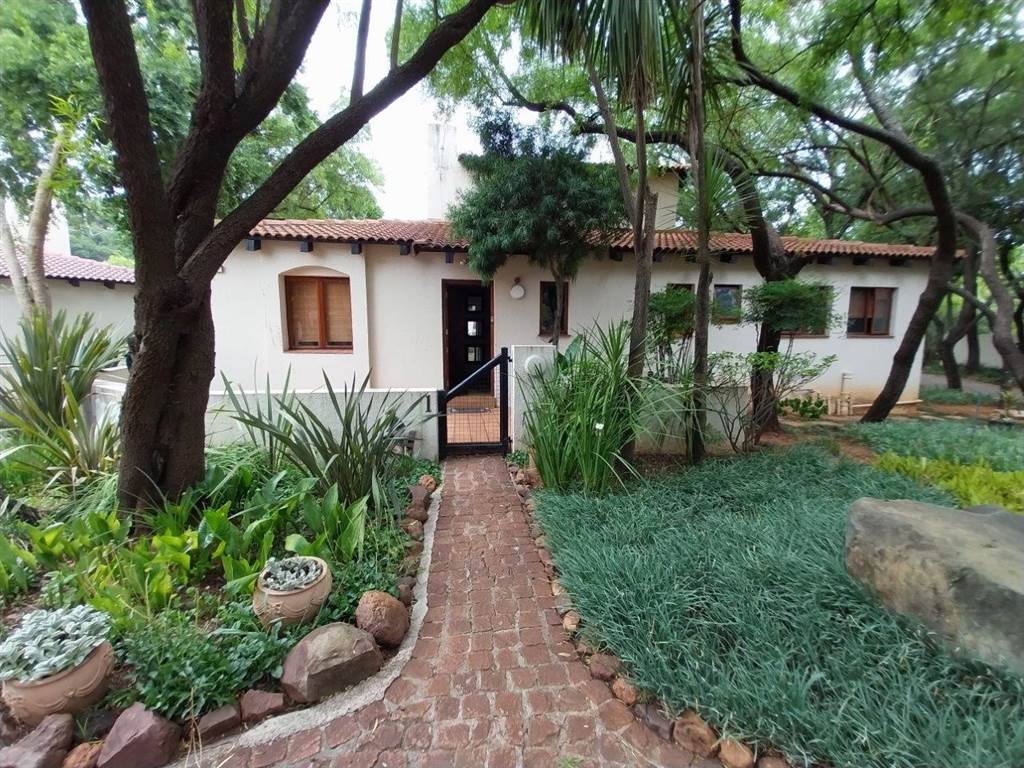 3 Bed Townhouse in Hartbeespoort Dam photo number 6