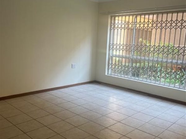 2 Bed Apartment in Groenkloof