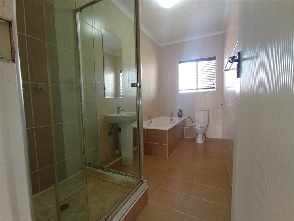 3 Bed Townhouse in Northcliff photo number 13