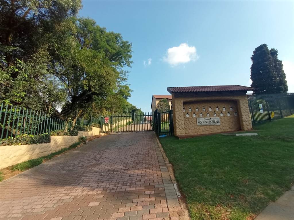 3 Bed Townhouse in Northcliff photo number 28