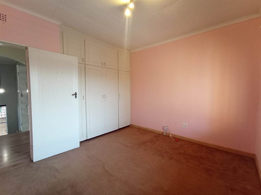 3 Bed Townhouse in Northcliff photo number 11