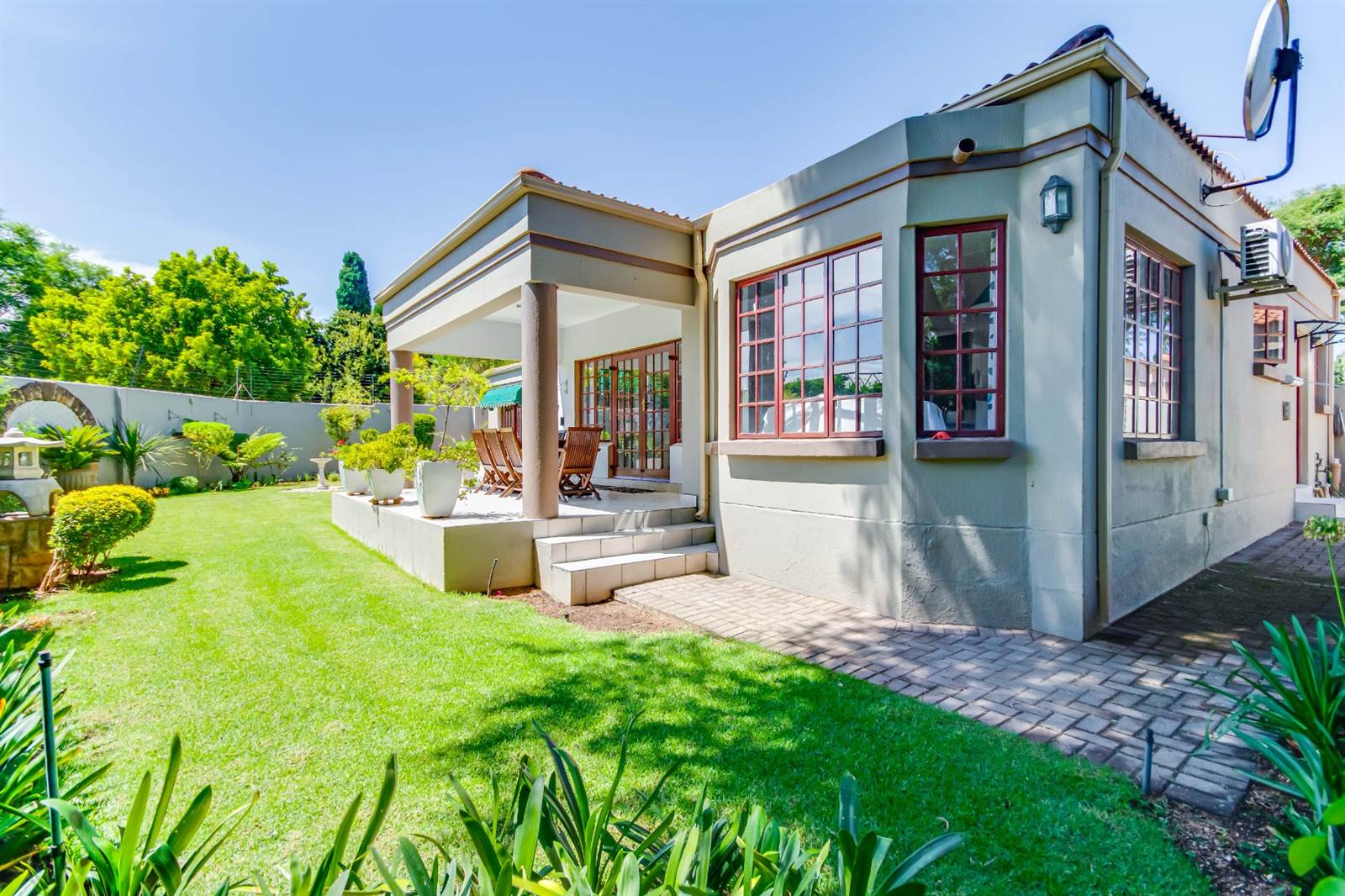 3 Bed House in Douglasdale photo number 2