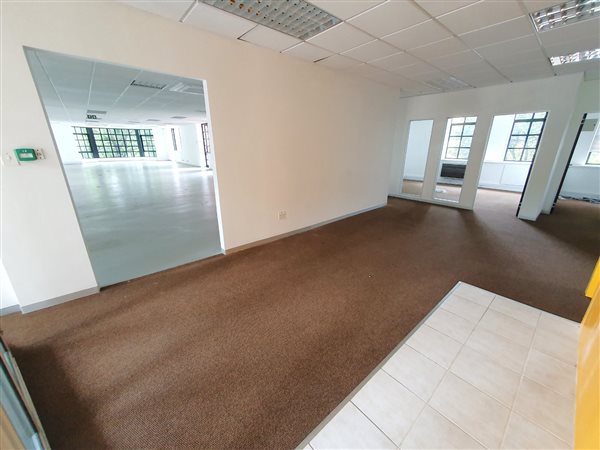396  m² Office Space in Bryanston