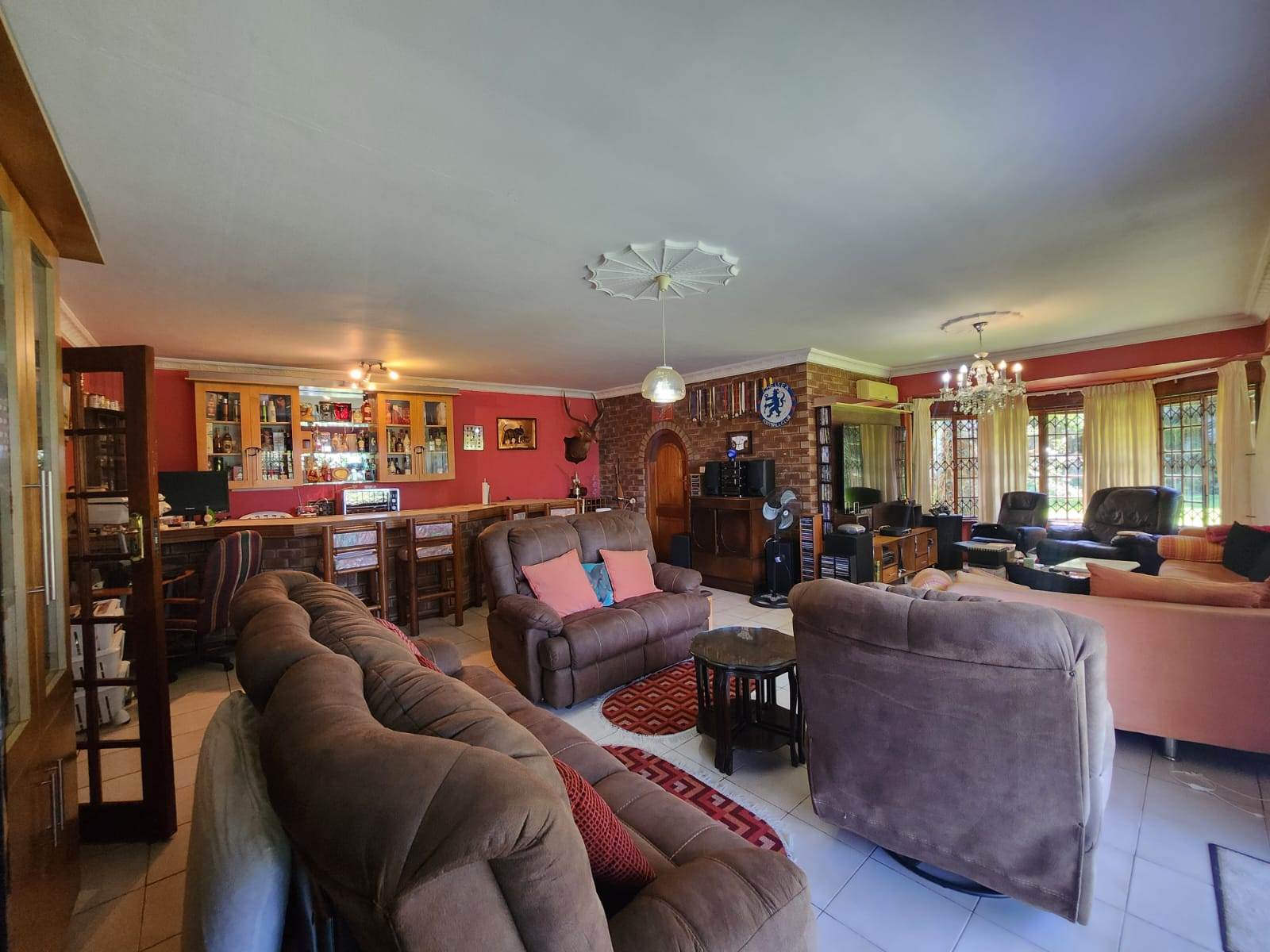 4 Bed House in Chiltern Hills photo number 8