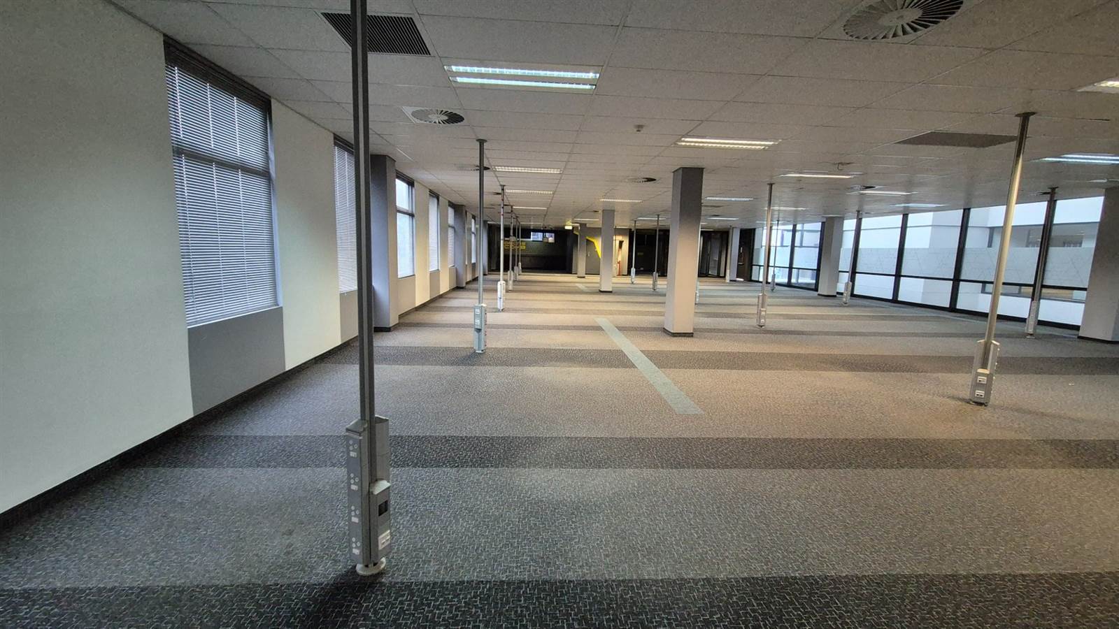 1823  m² Office Space in Menlyn photo number 18