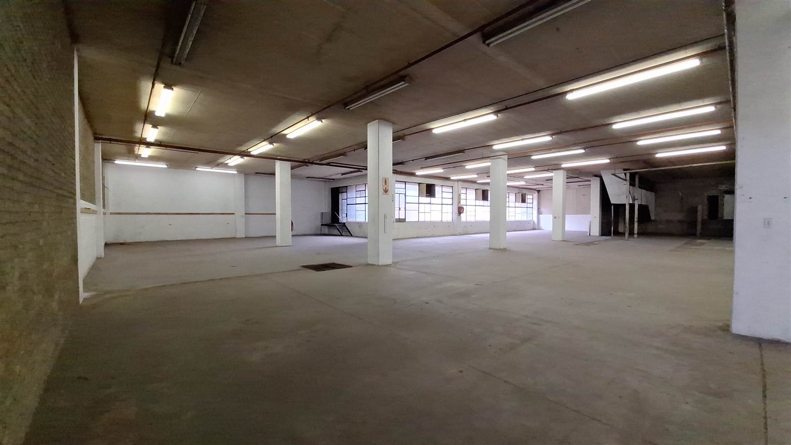 2490  m² Industrial space in Wynberg photo number 4