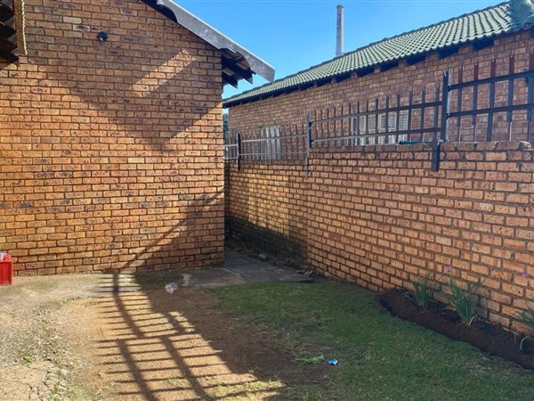 2 Bed Townhouse in Witbank Central