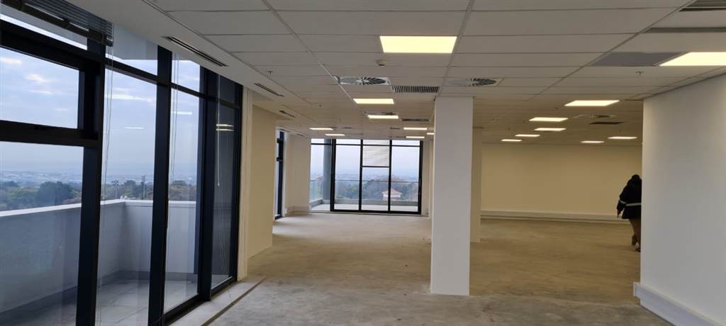 211  m² Office Space in Illovo photo number 1