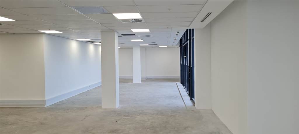 211  m² Office Space in Illovo photo number 4