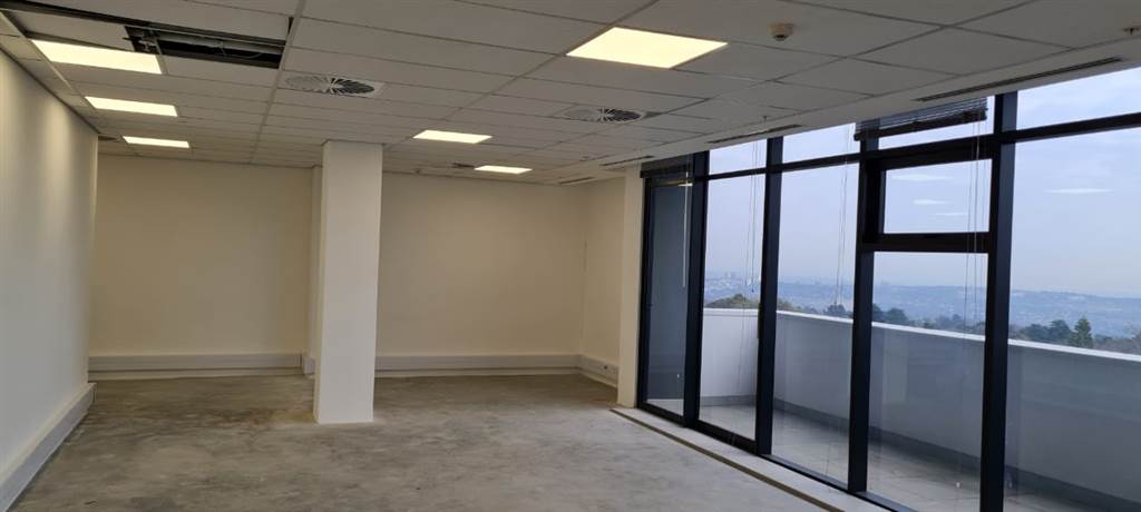 211  m² Office Space in Illovo photo number 2