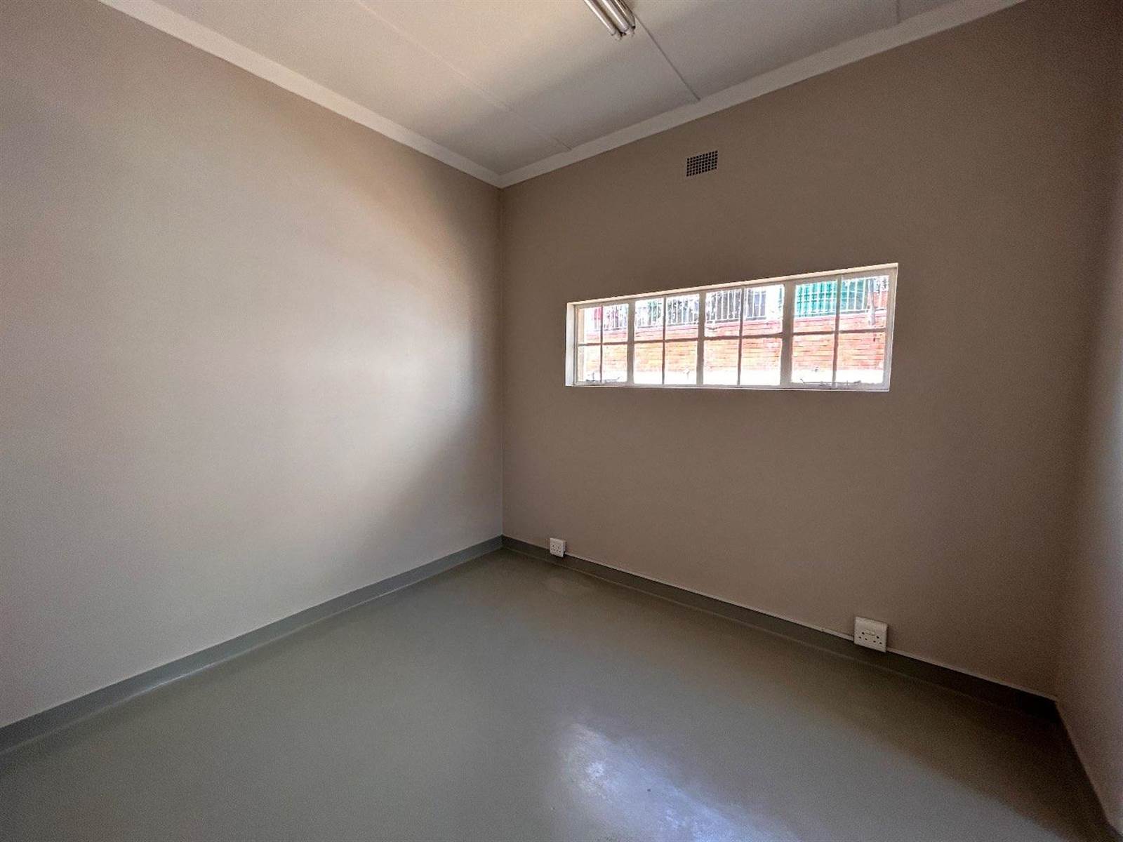 320  m² Commercial space in Vryheid photo number 8