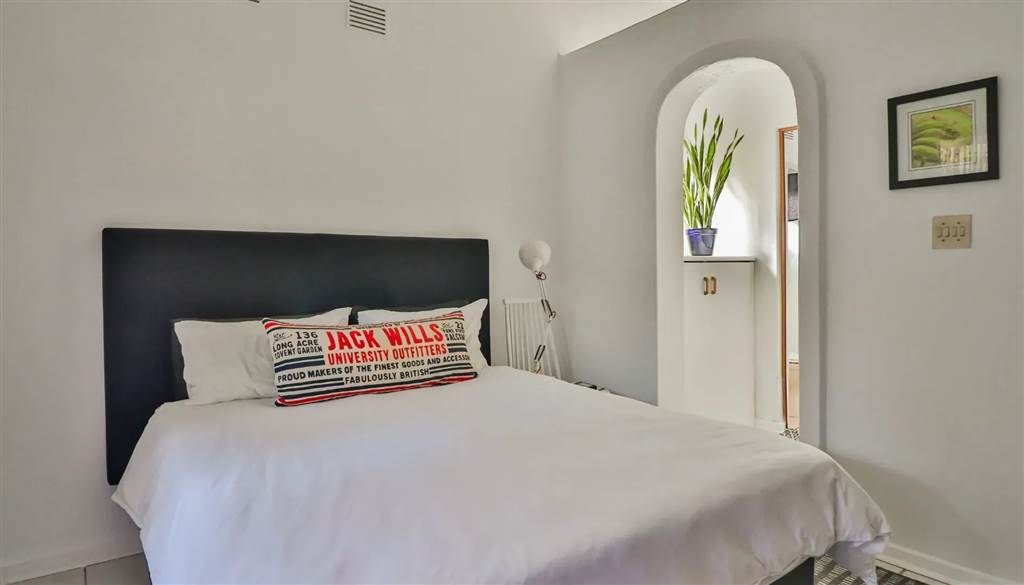2 Bed Townhouse in Ramsgate photo number 8