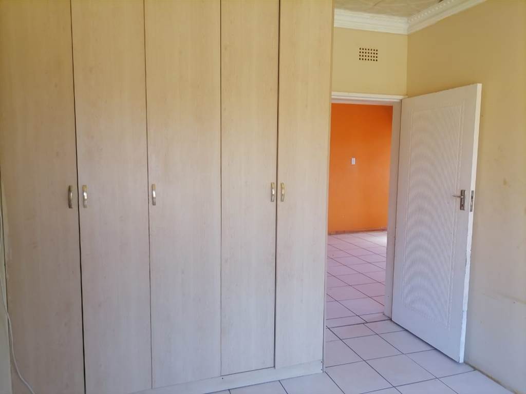 5 Bed House in Brakpan Central photo number 5