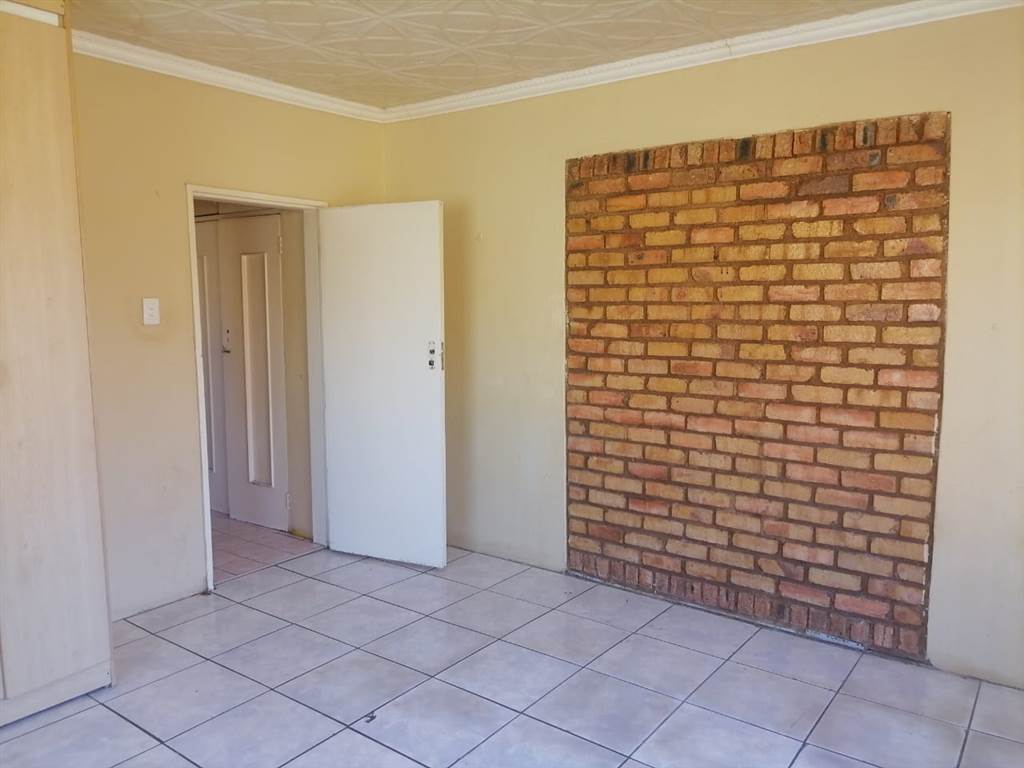 5 Bed House in Brakpan Central photo number 7