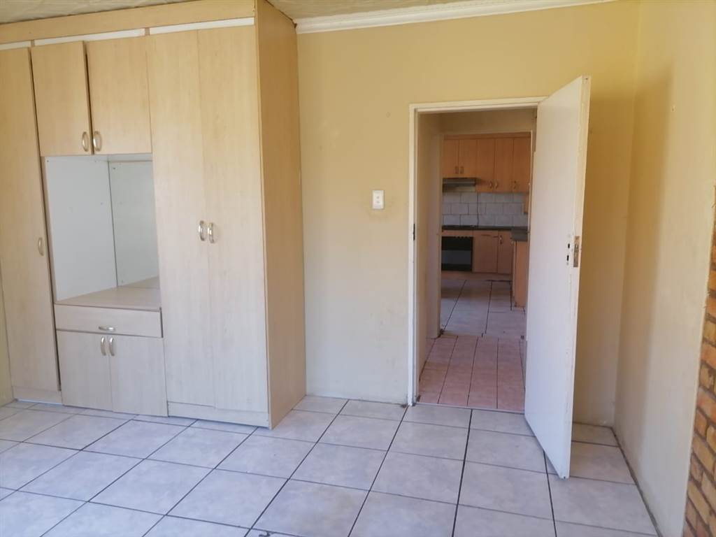 5 Bed House in Brakpan Central photo number 4