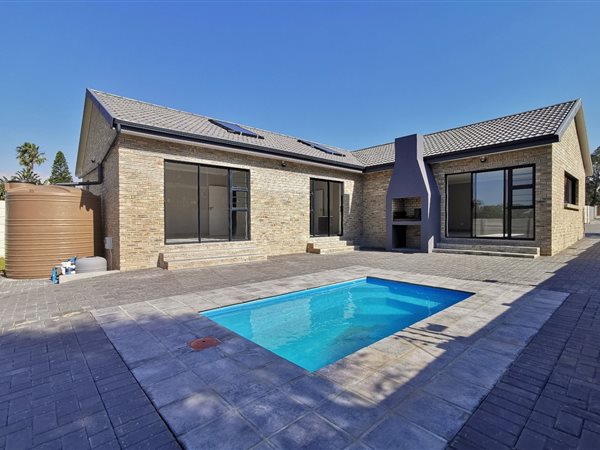 4 Bedroom House 4 Bedroom House