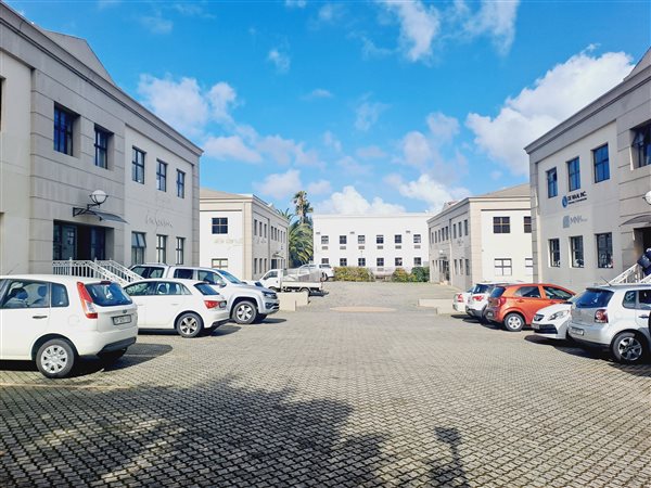 174  m² Commercial space