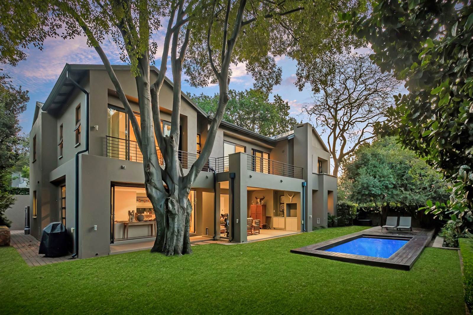 5 Bed House in Parktown North photo number 1
