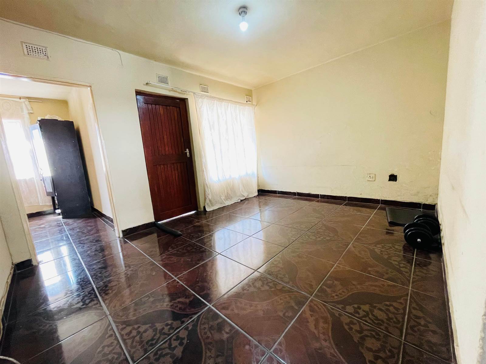 2 Bed Apartment in Isipingo Rail photo number 8