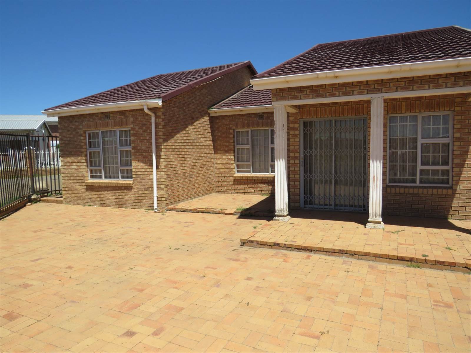 4 Bed House in Mlungisi photo number 1