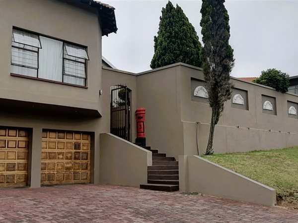 5 Bedroom House 5 Bedroom House