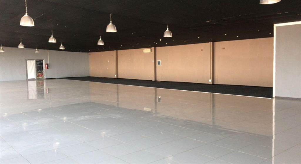 3300  m² Commercial space in Horison photo number 8