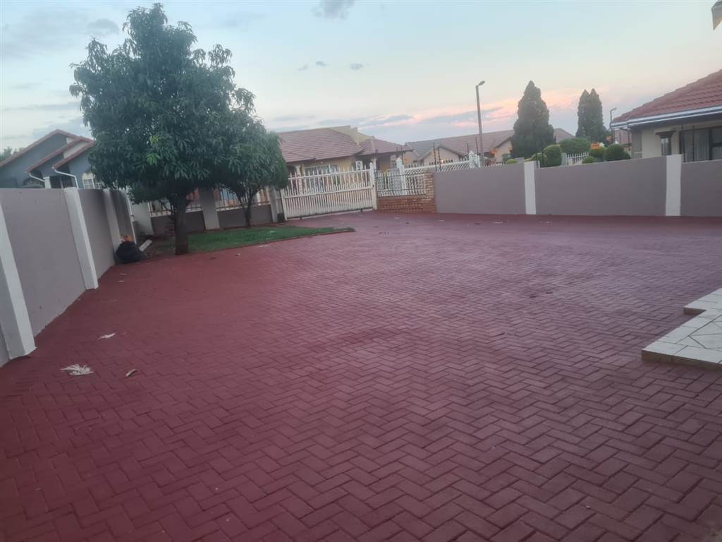 3 Bed House in Tlhabane photo number 20