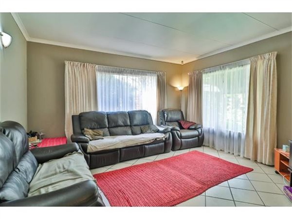 4 Bedroom House 4 Bedroom House