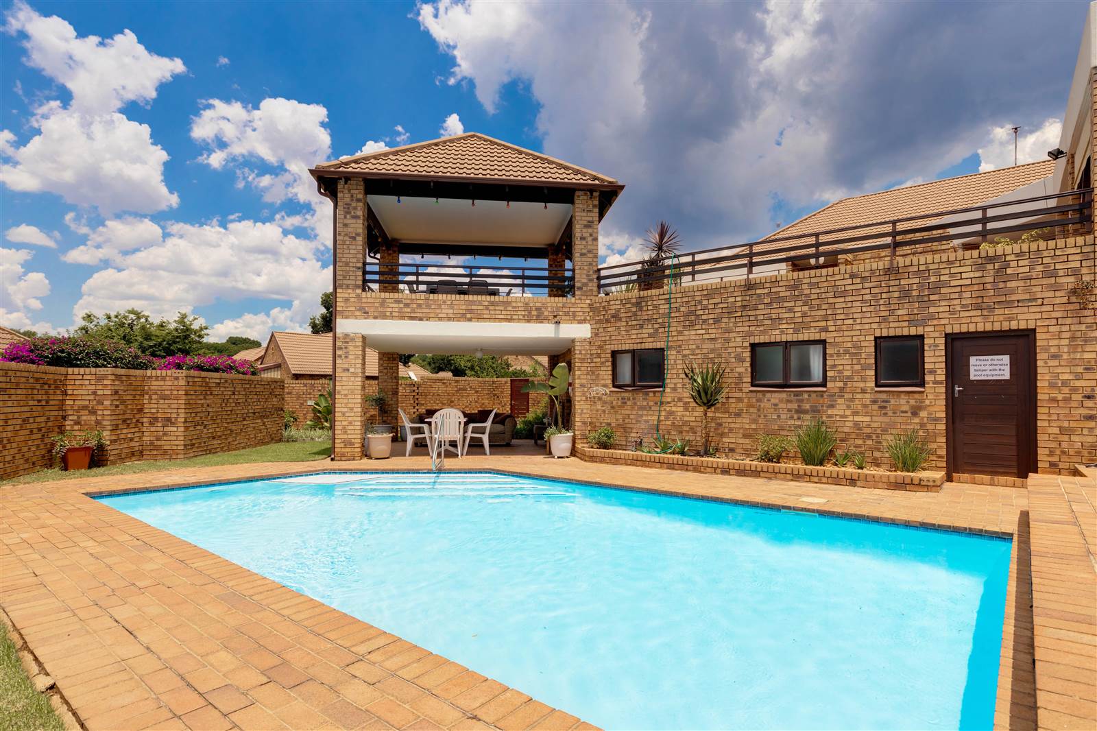 2 Bed Townhouse in Lonehill photo number 16