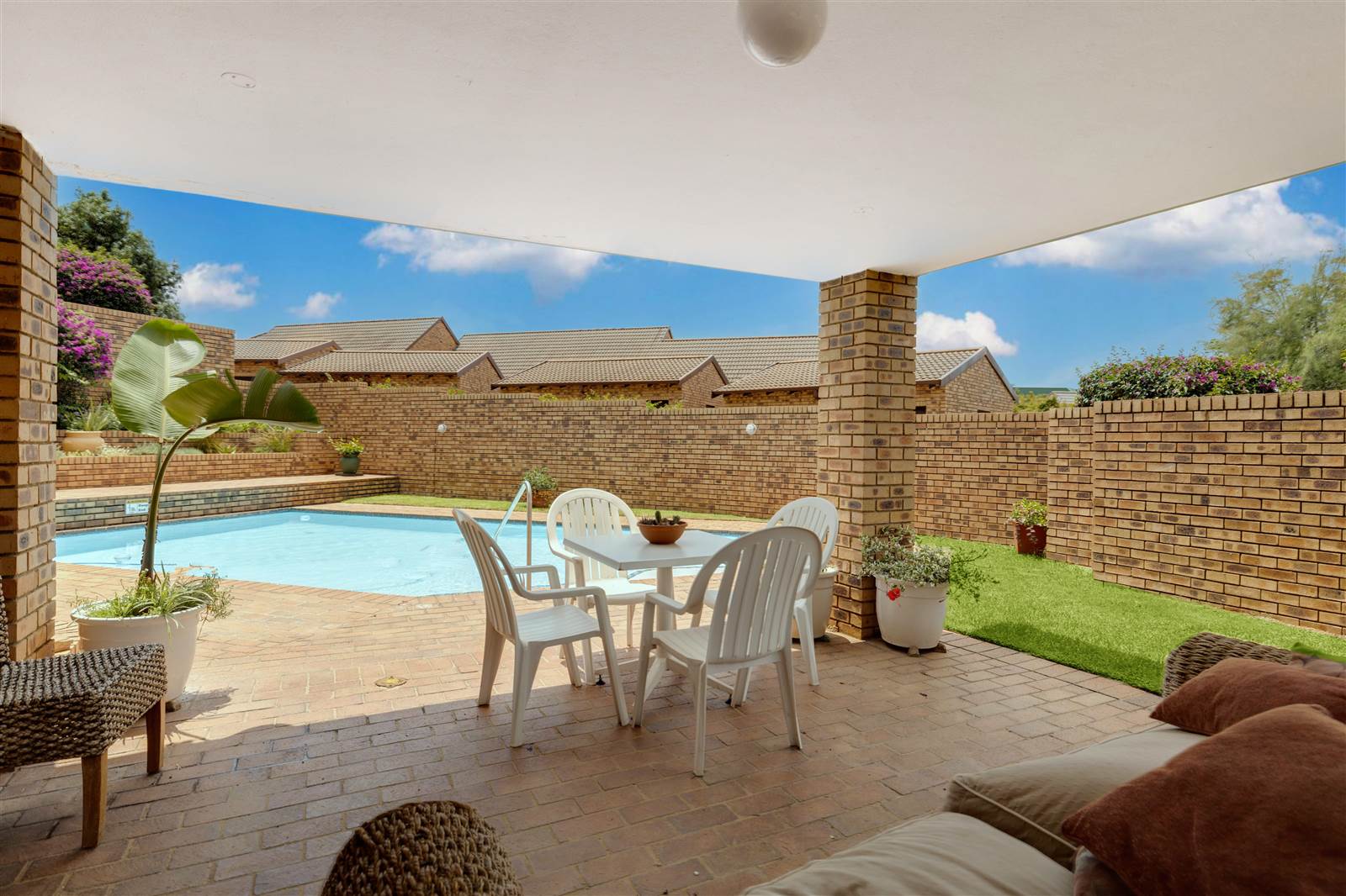 2 Bed Townhouse in Lonehill photo number 17