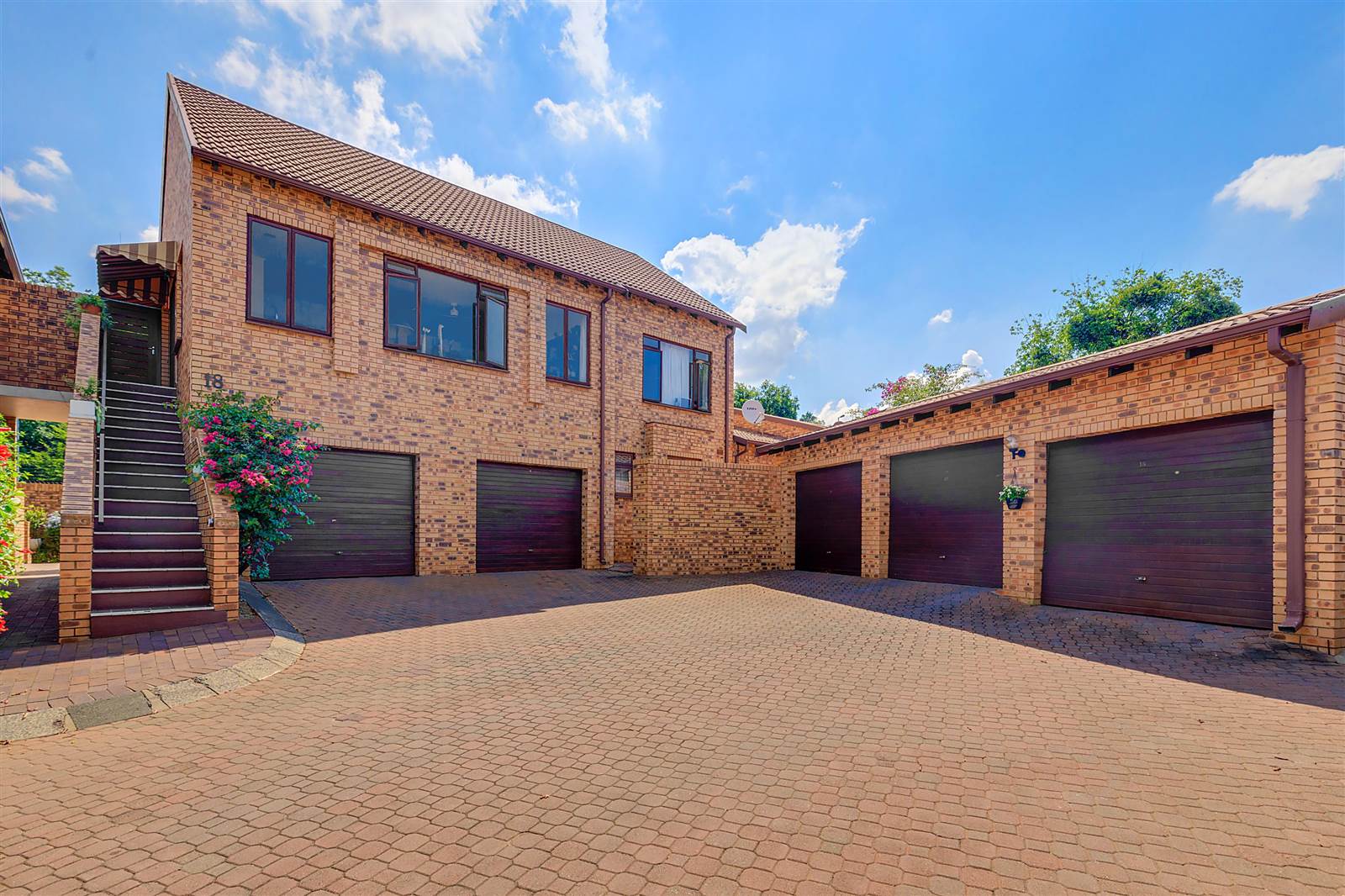 2 Bed Townhouse in Lonehill photo number 13