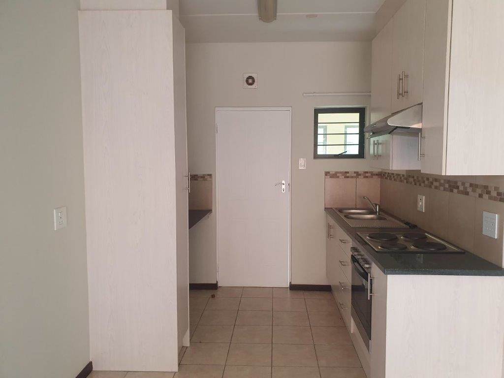 2 Bed Apartment in Olivedale photo number 5