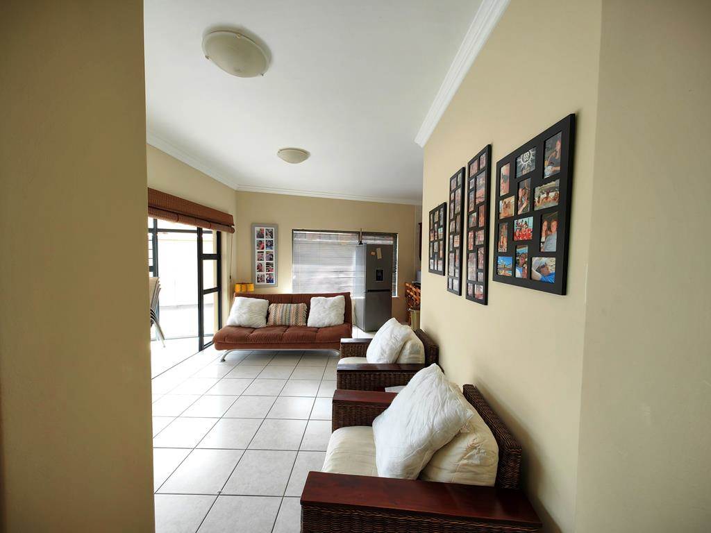 3 Bed Apartment in Uvongo photo number 8