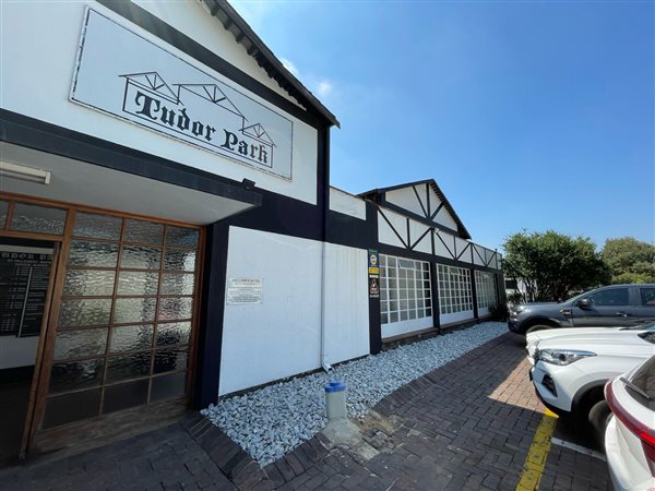 80  m² Commercial space in Blairgowrie