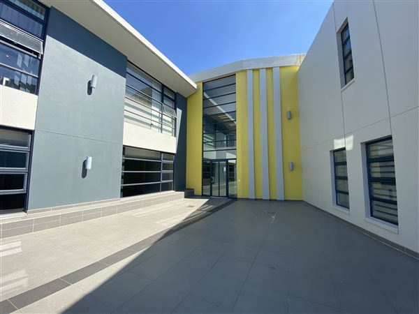 453  m² Commercial space