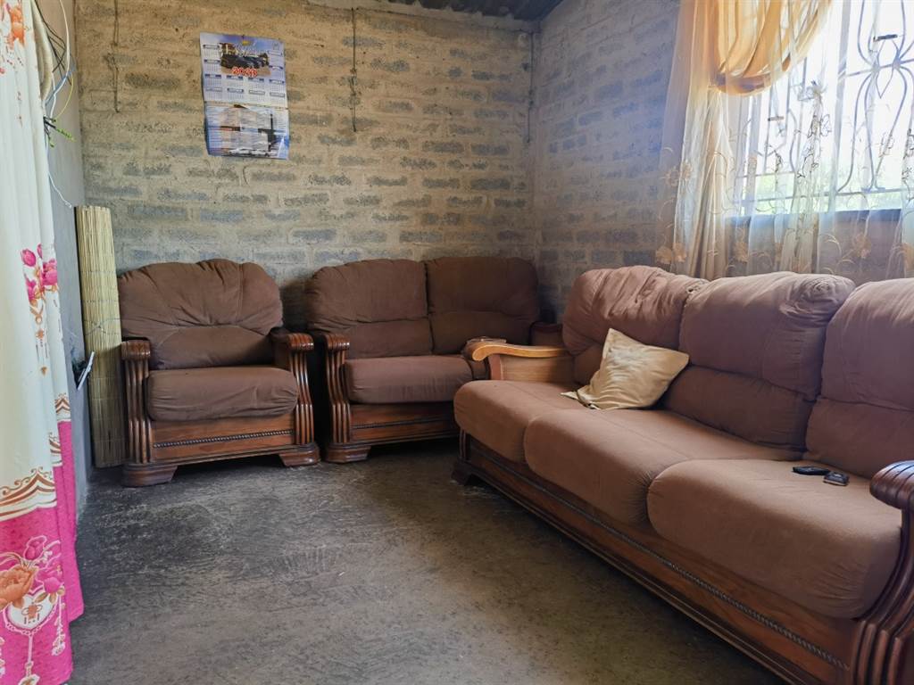 2 Bed House in Temba photo number 9