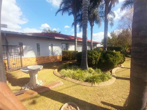 4 Bedroom House 4 Bedroom House