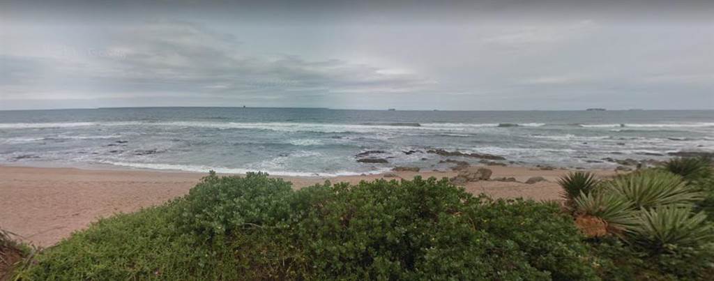 2170 m² Land available in Umdloti Beach photo number 4