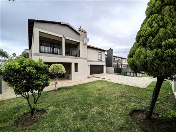 4 Bedroom House 4 Bedroom House