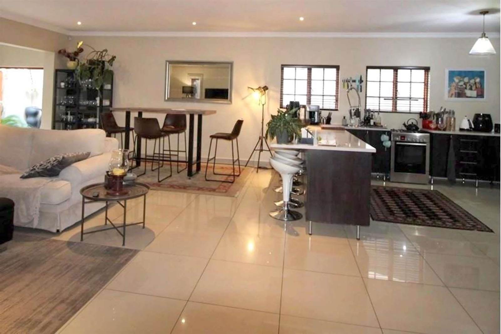 4 Bed Townhouse in Douglasdale photo number 2